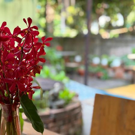Retro At Phra Sing Guest House Chiang Mai Exterior photo