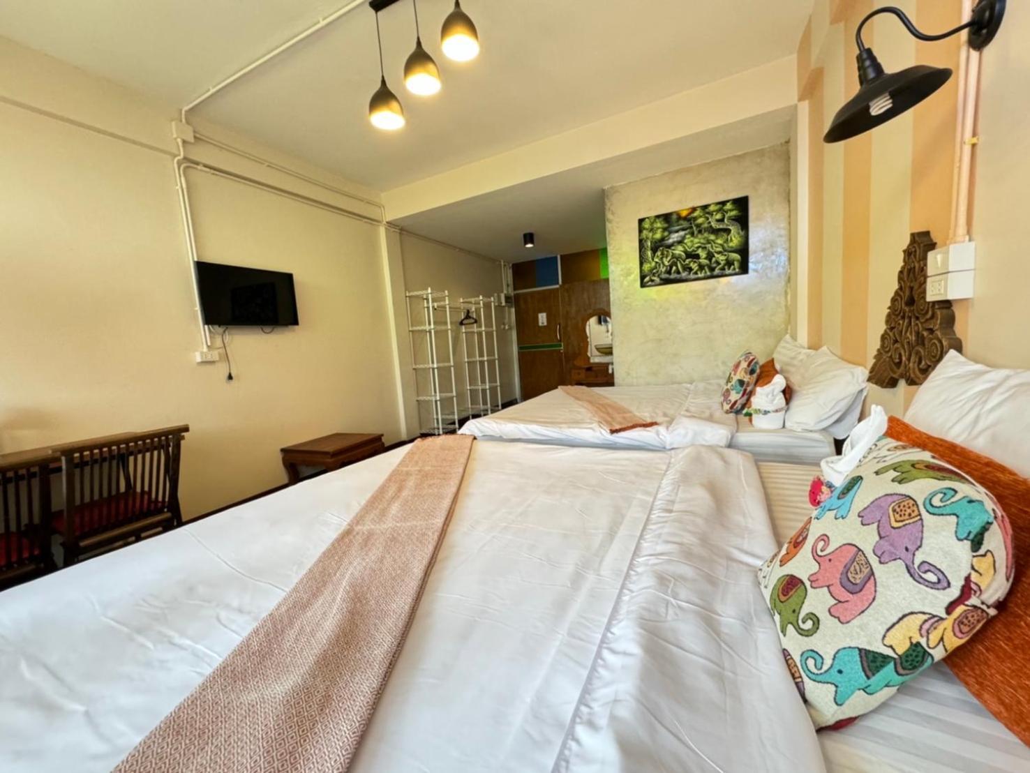 Retro At Phra Sing Guest House Chiang Mai Exterior photo