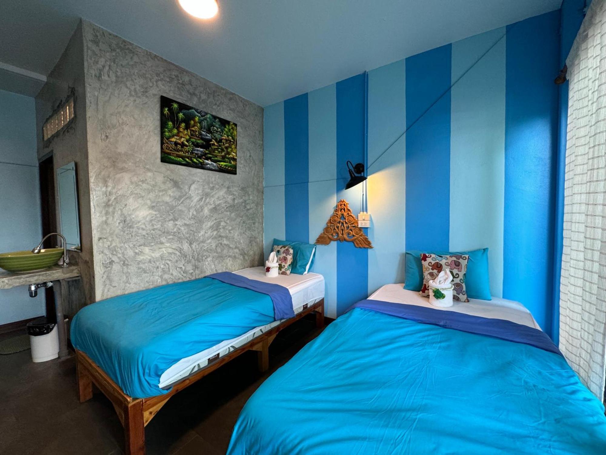 Retro At Phra Sing Guest House Chiang Mai Exterior photo