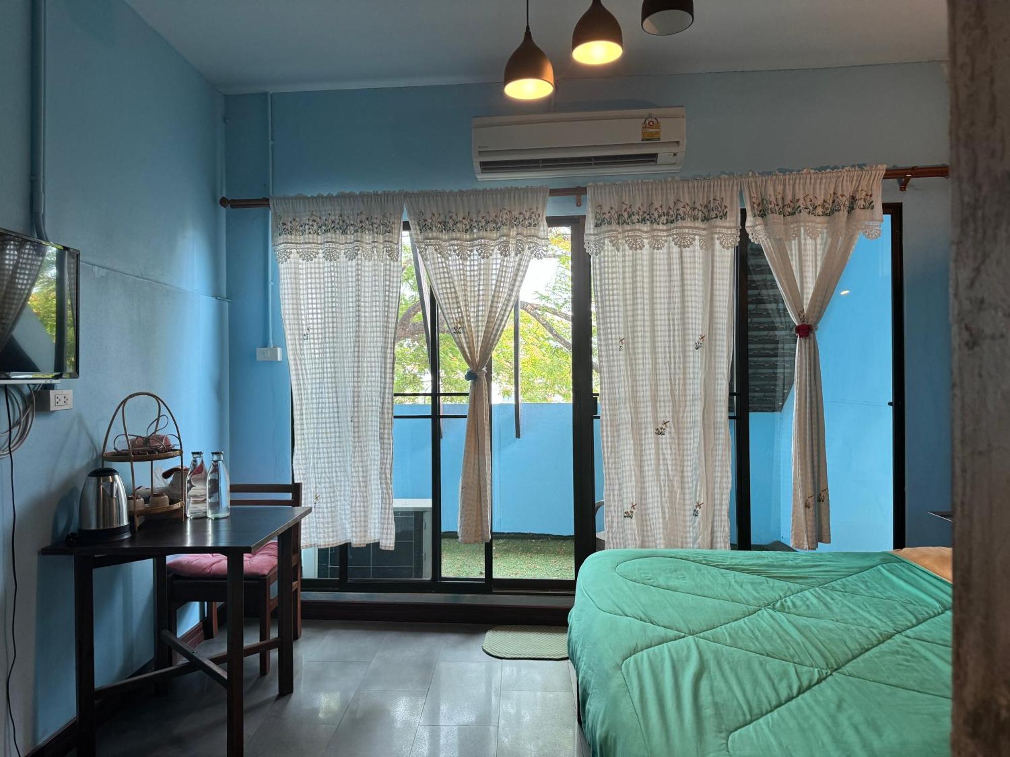 Retro At Phra Sing Guest House Chiang Mai Exterior photo