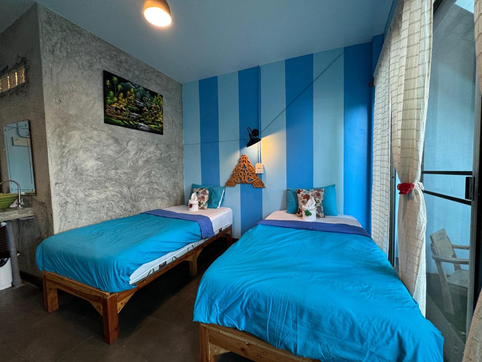 Retro At Phra Sing Guest House Chiang Mai Exterior photo