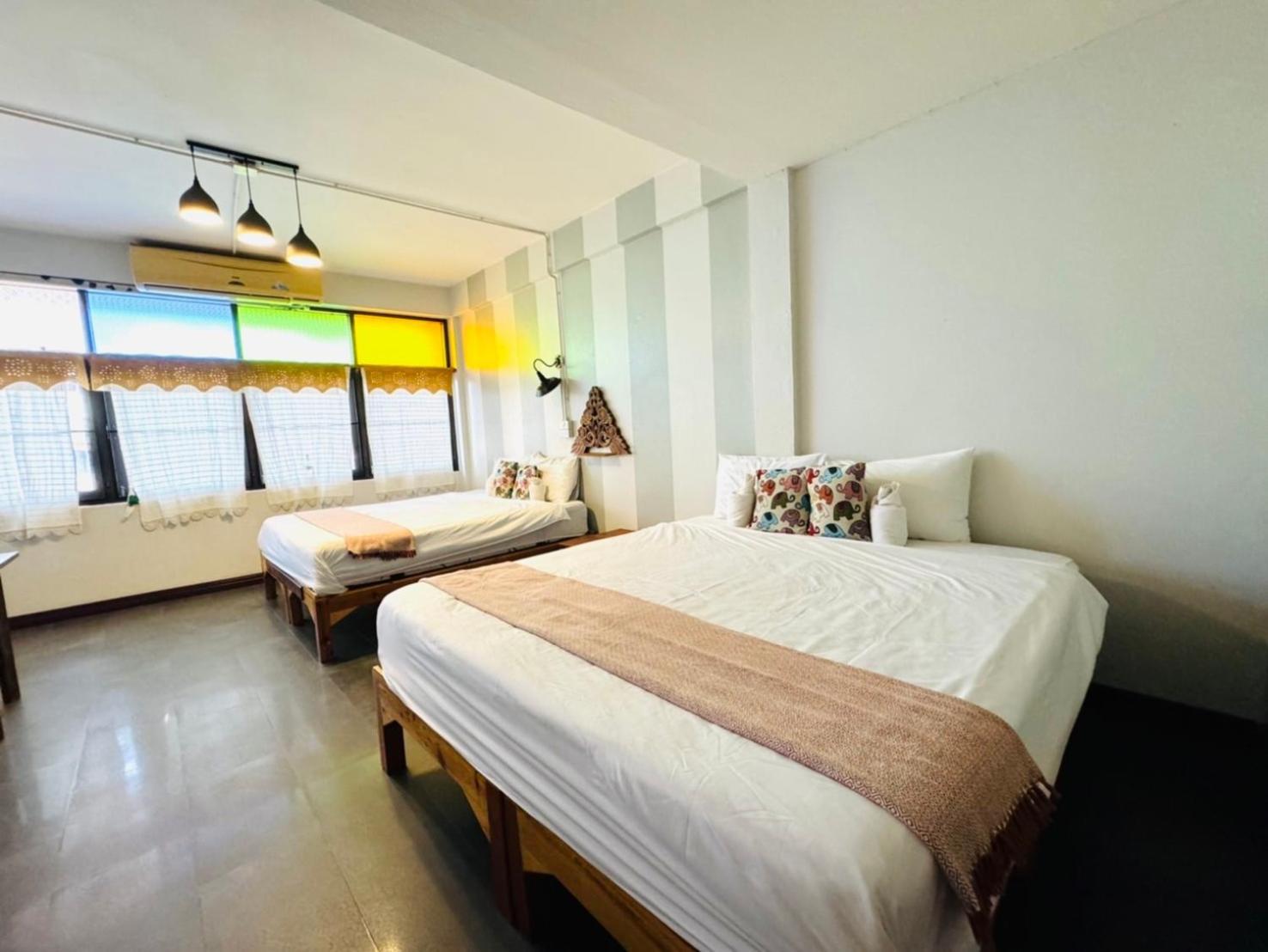 Retro At Phra Sing Guest House Chiang Mai Exterior photo