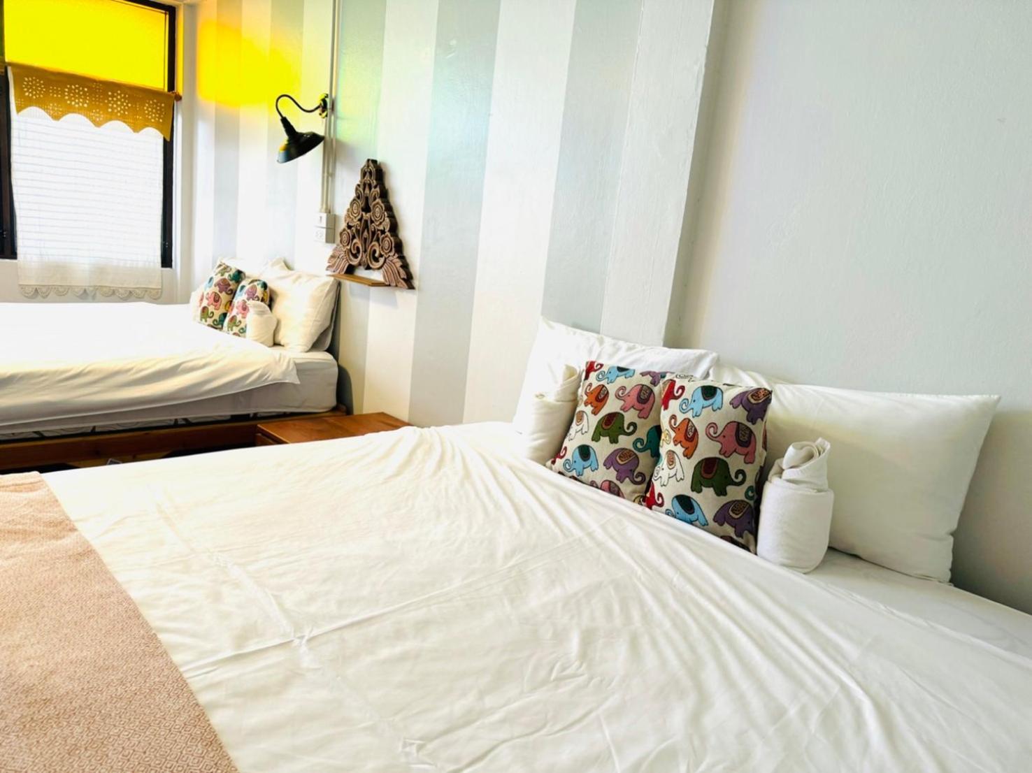 Retro At Phra Sing Guest House Chiang Mai Exterior photo