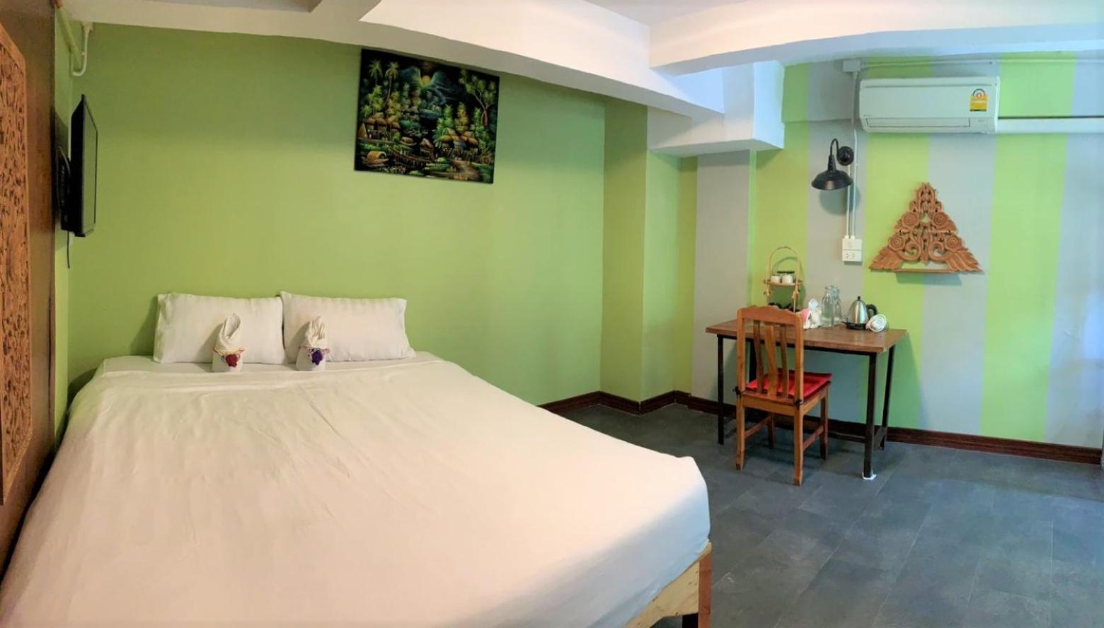 Retro At Phra Sing Guest House Chiang Mai Exterior photo