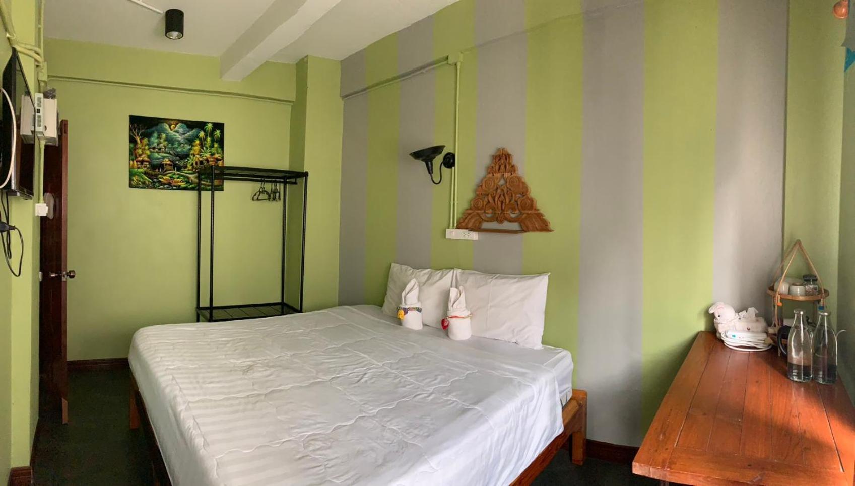 Retro At Phra Sing Guest House Chiang Mai Exterior photo