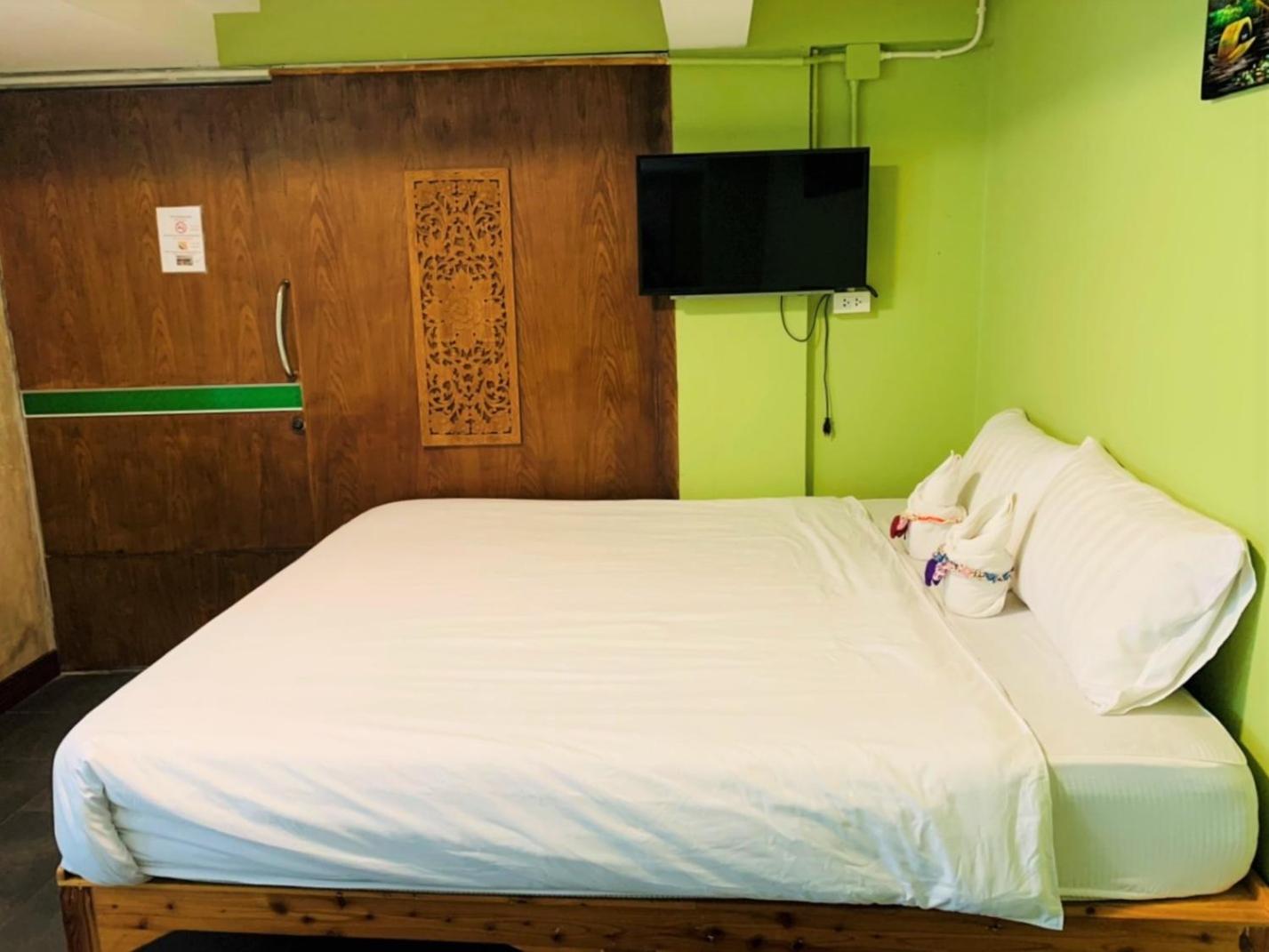Retro At Phra Sing Guest House Chiang Mai Exterior photo