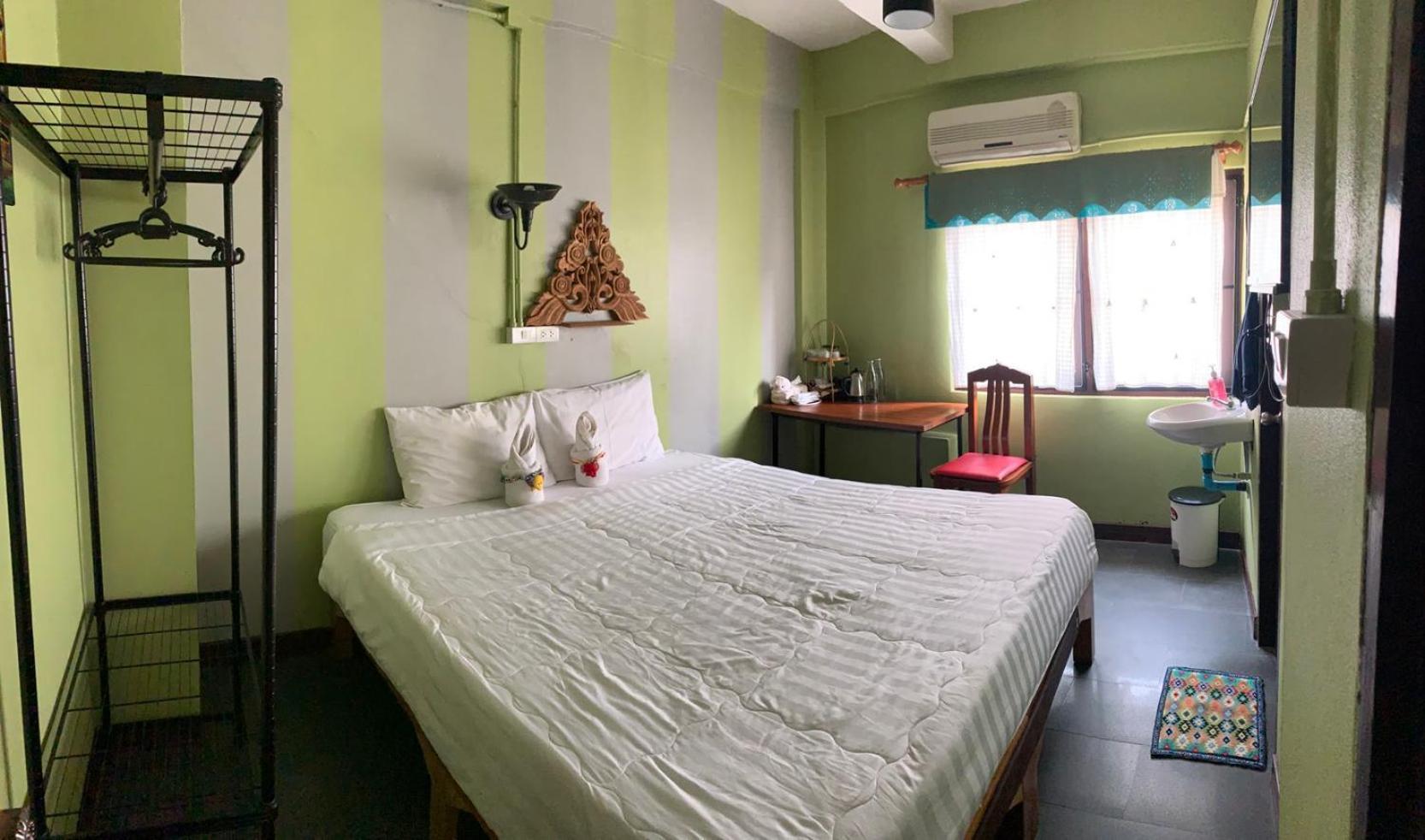 Retro At Phra Sing Guest House Chiang Mai Exterior photo