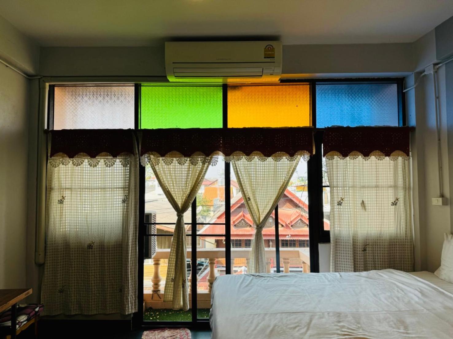 Retro At Phra Sing Guest House Chiang Mai Exterior photo